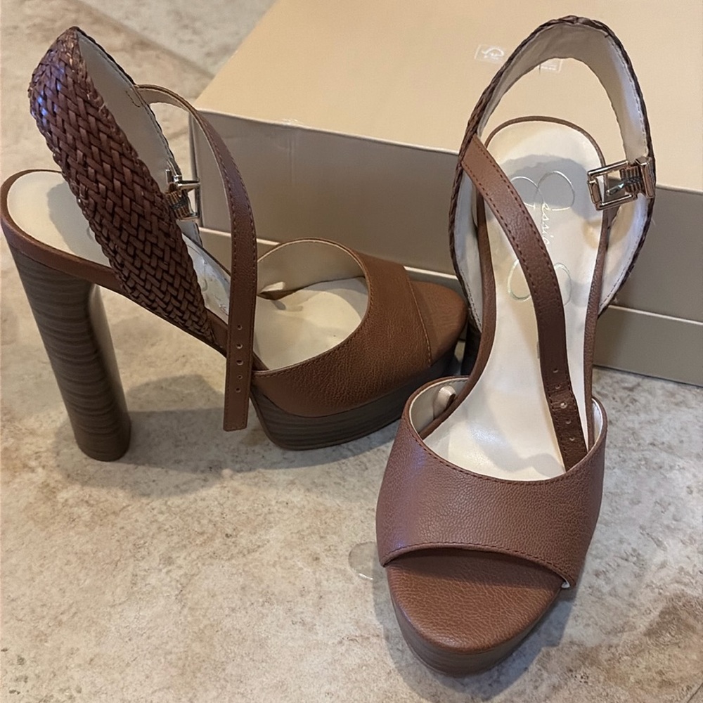 Jessica simpson brown platform sandal size 51/2